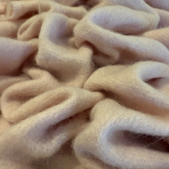 Lauren Ralph Lauren Pino Caterpillar Elegant Pink Ruffled Scarf - Picture 4 of 9